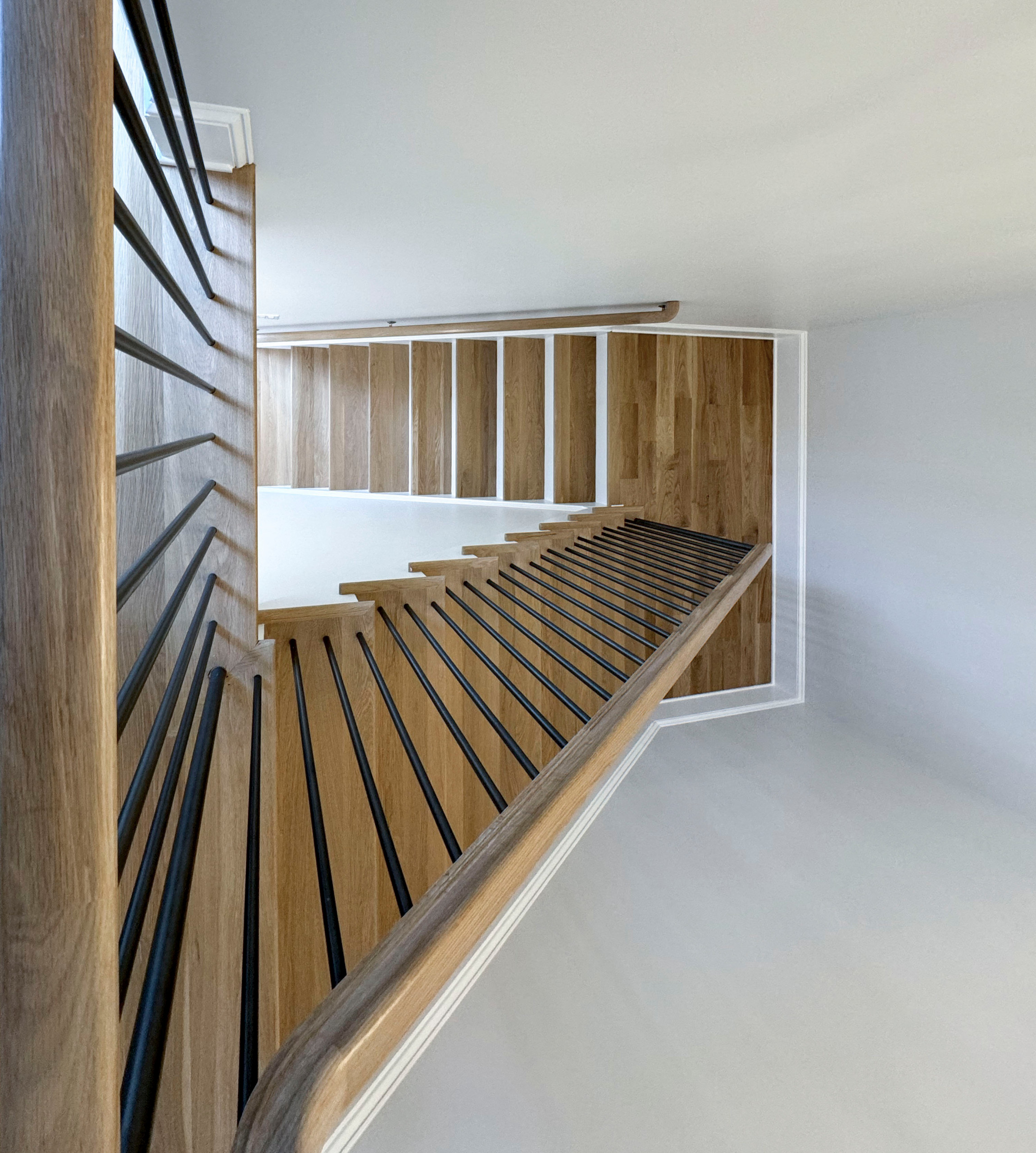 116_Elegant & Eye-catching Curved Staircase, Leesburg VA 20175