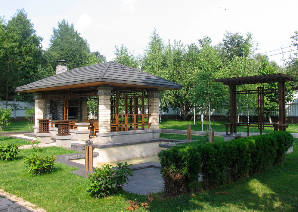 Жилой дом в г.Звенигороде Москоской области. В соавторстве с Сабырбаевым К.