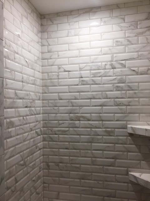 Grey Marble Tile modern-badezimmer