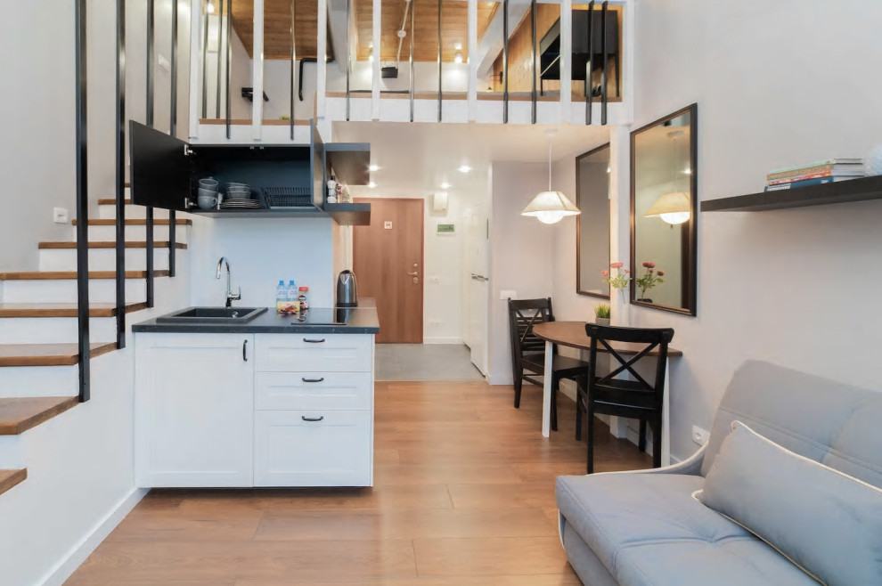 Двухэтажная студия, обшитая деревом