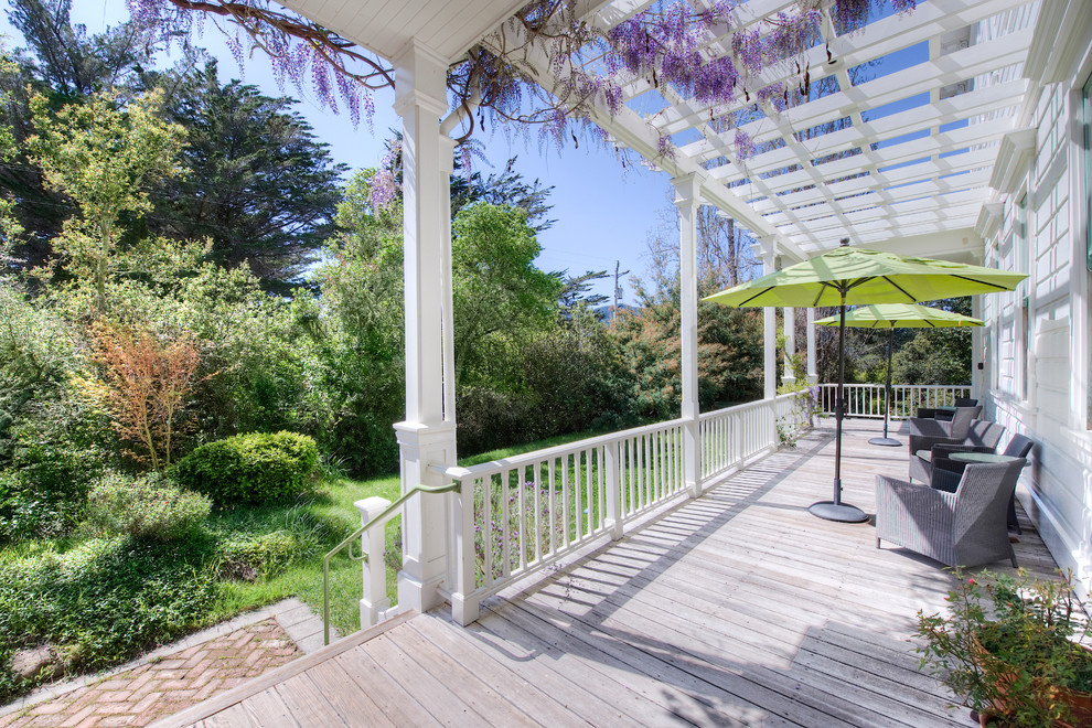 Inspiration for a large traditional front yard verandah in San Francisco with decking.