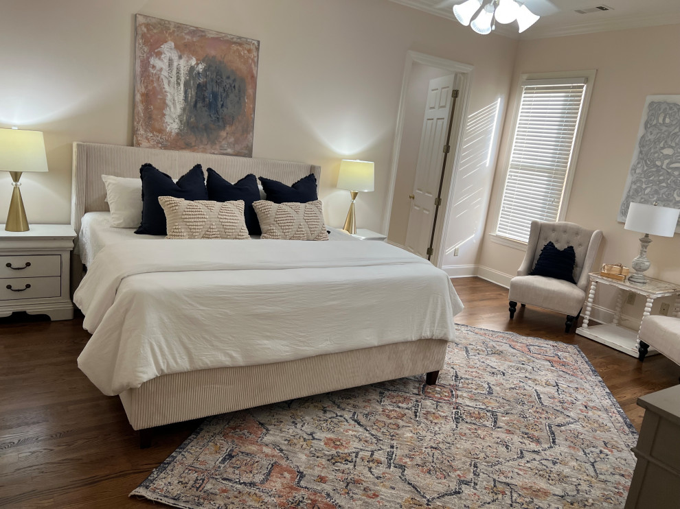 Bedroom - transitional bedroom idea