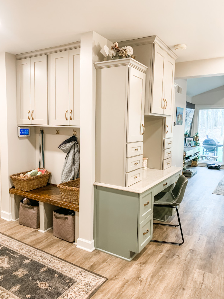 Entryway - transitional entryway idea