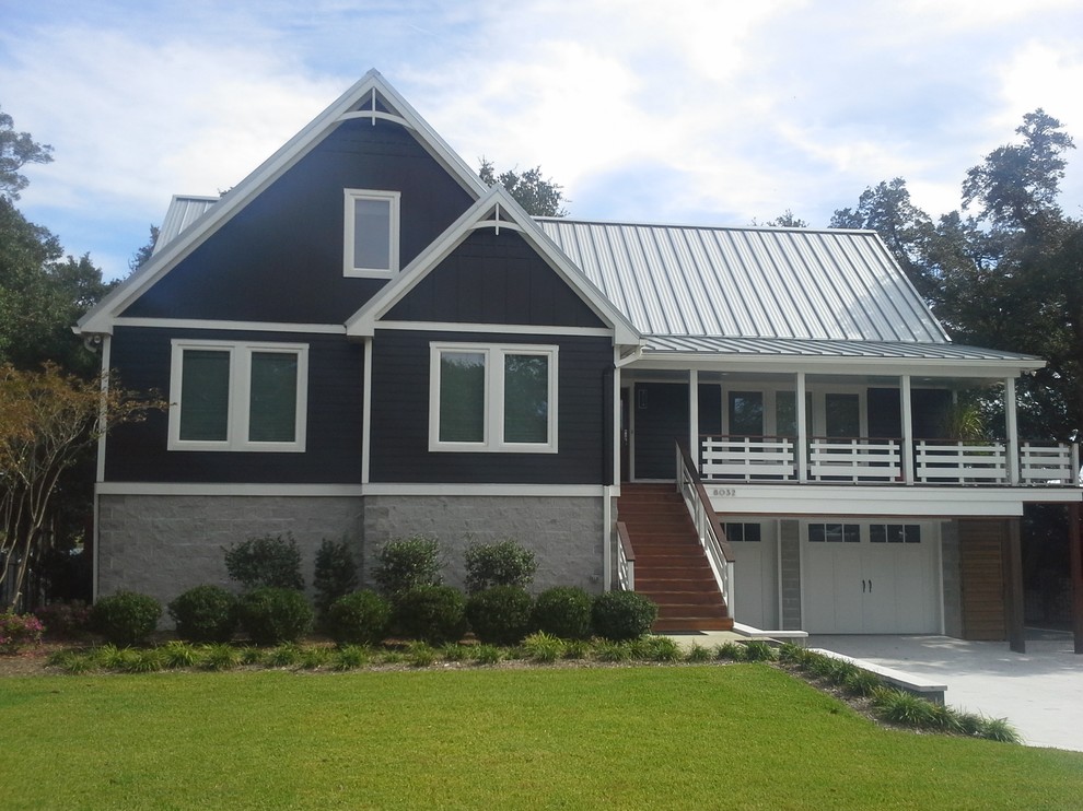 Inspiration for a mid-sized transitional two-storey grey exterior in Wilmington with mixed siding.