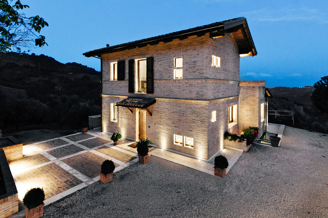 Villa fra le colline marchigiane landstil-hus-og-facade