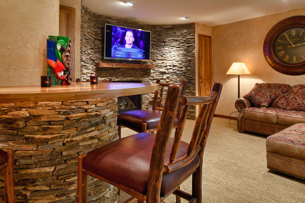 This is an example of a transitional family room in Minneapolis.