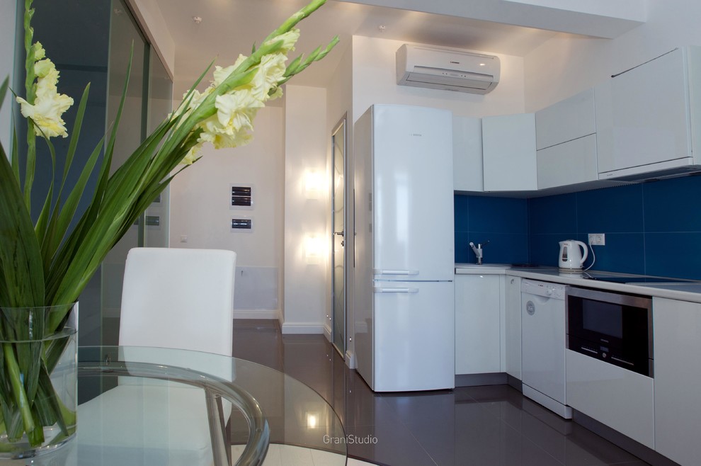 Где-то на море