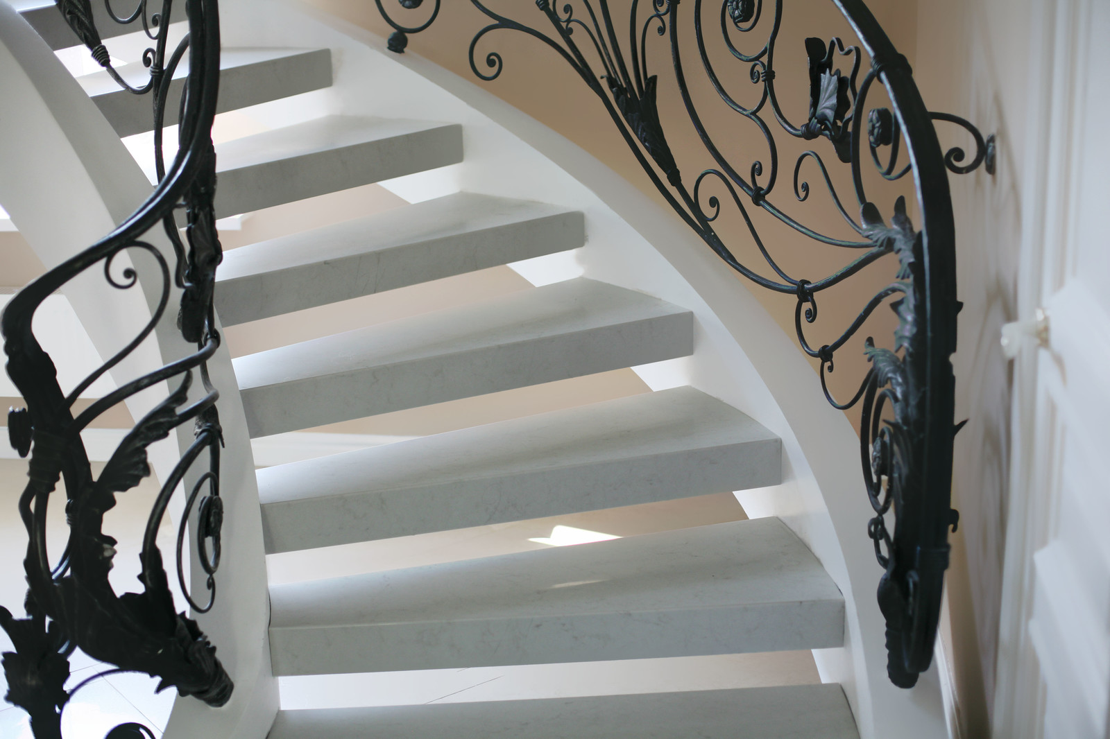 Лестница из кварца в ДНП "Весна"