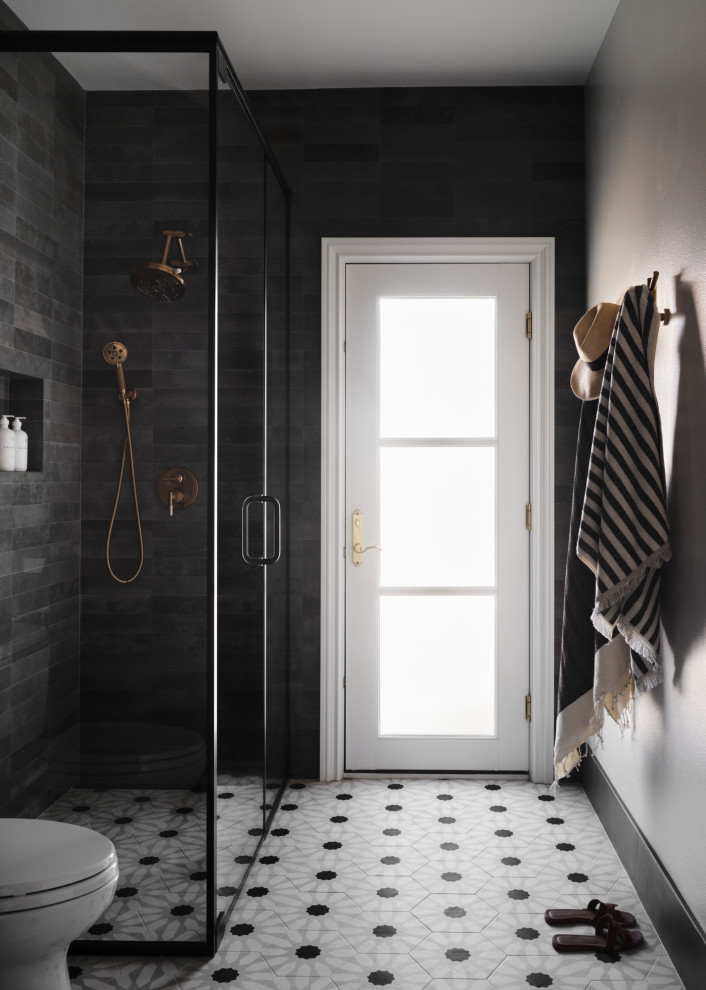 Example of a transitional bathroom design in San Francisco