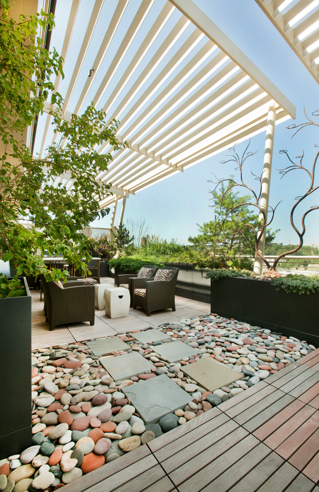 Expansive contemporary courtyard patio in Omaha with an outdoor kitchen, decking and an awning.