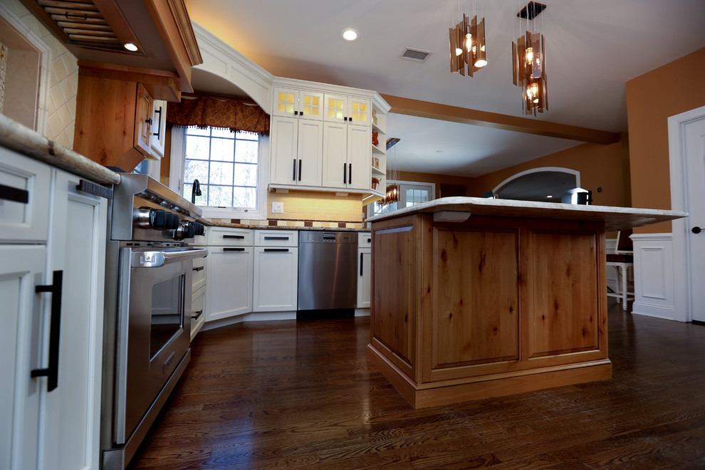 Inspiration for a large country kitchen in New York with medium hardwood floors.
