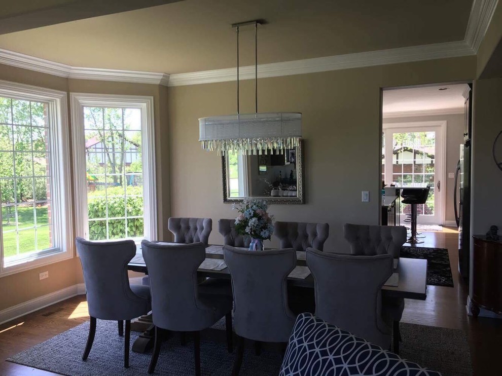 Dining room - transitional dining room idea in Chicago