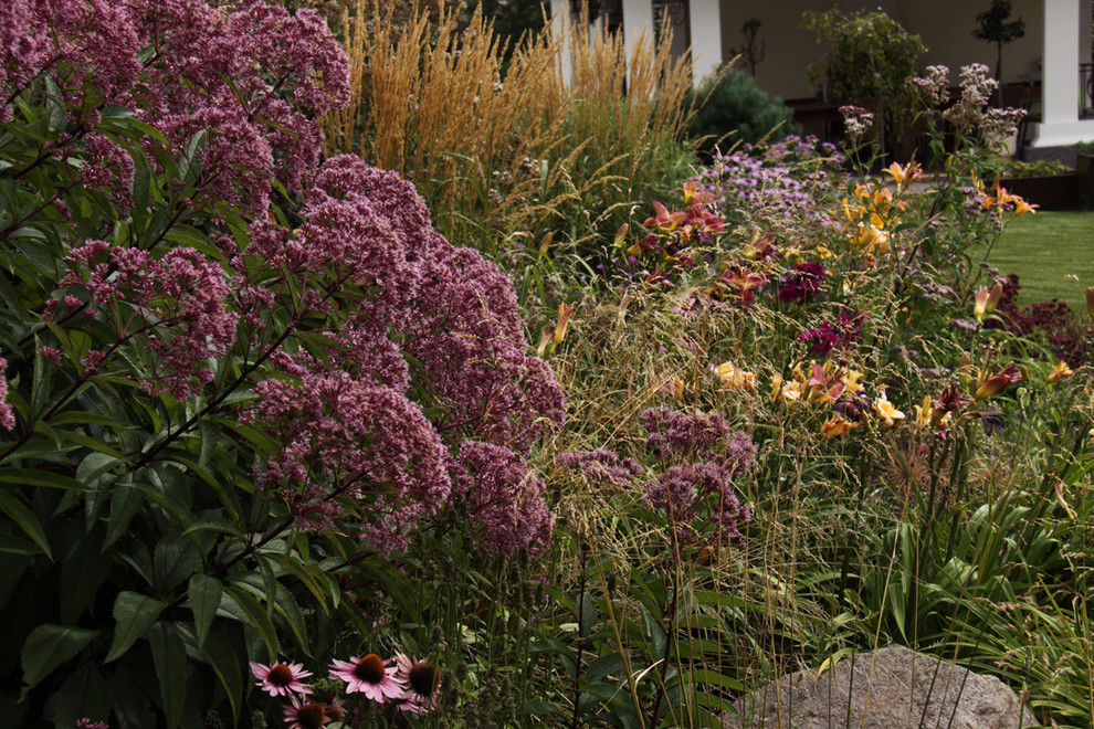 Коттеждный сад. Игры с цветом.