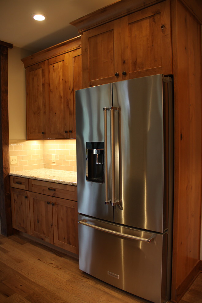 Home design - rustic home design idea in Grand Rapids