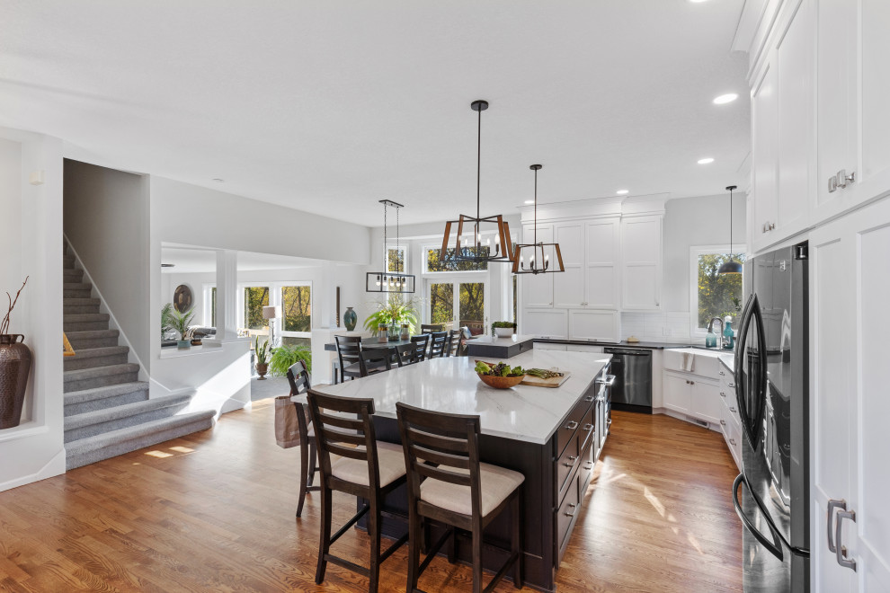 Kitchen - transitional kitchen idea in Minneapolis