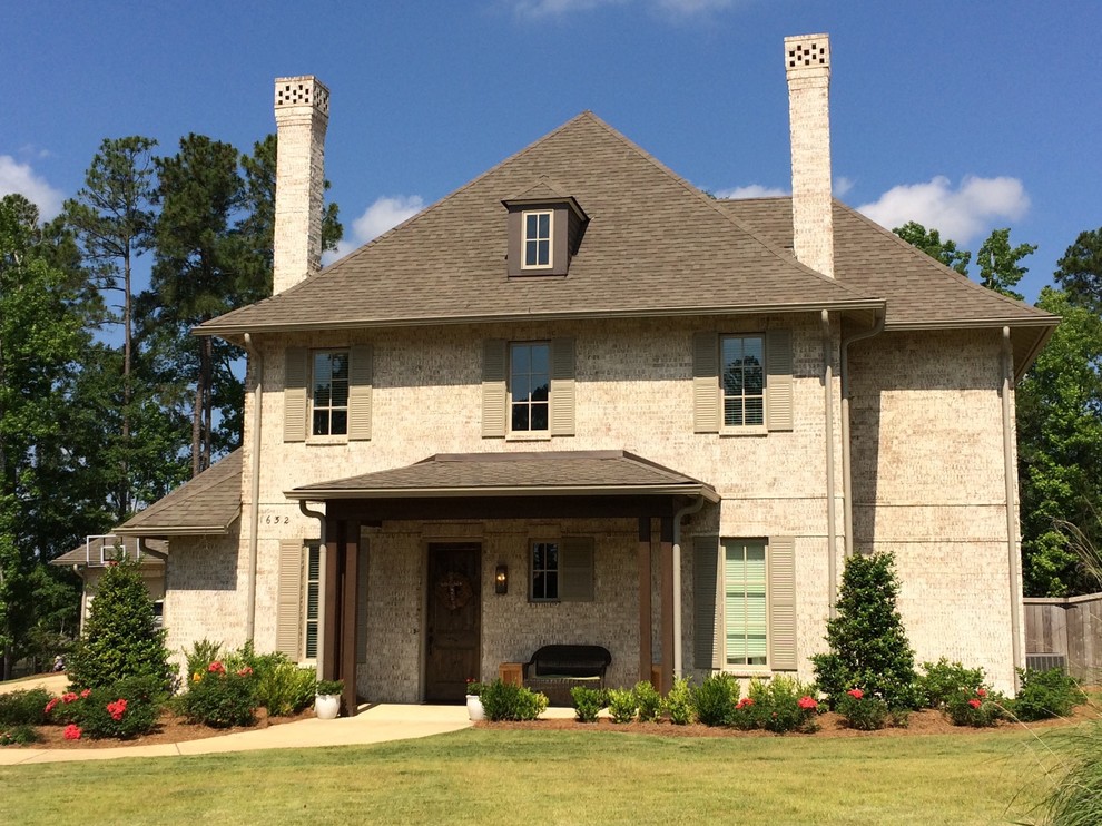 This is an example of a traditional brick white exterior in Atlanta.