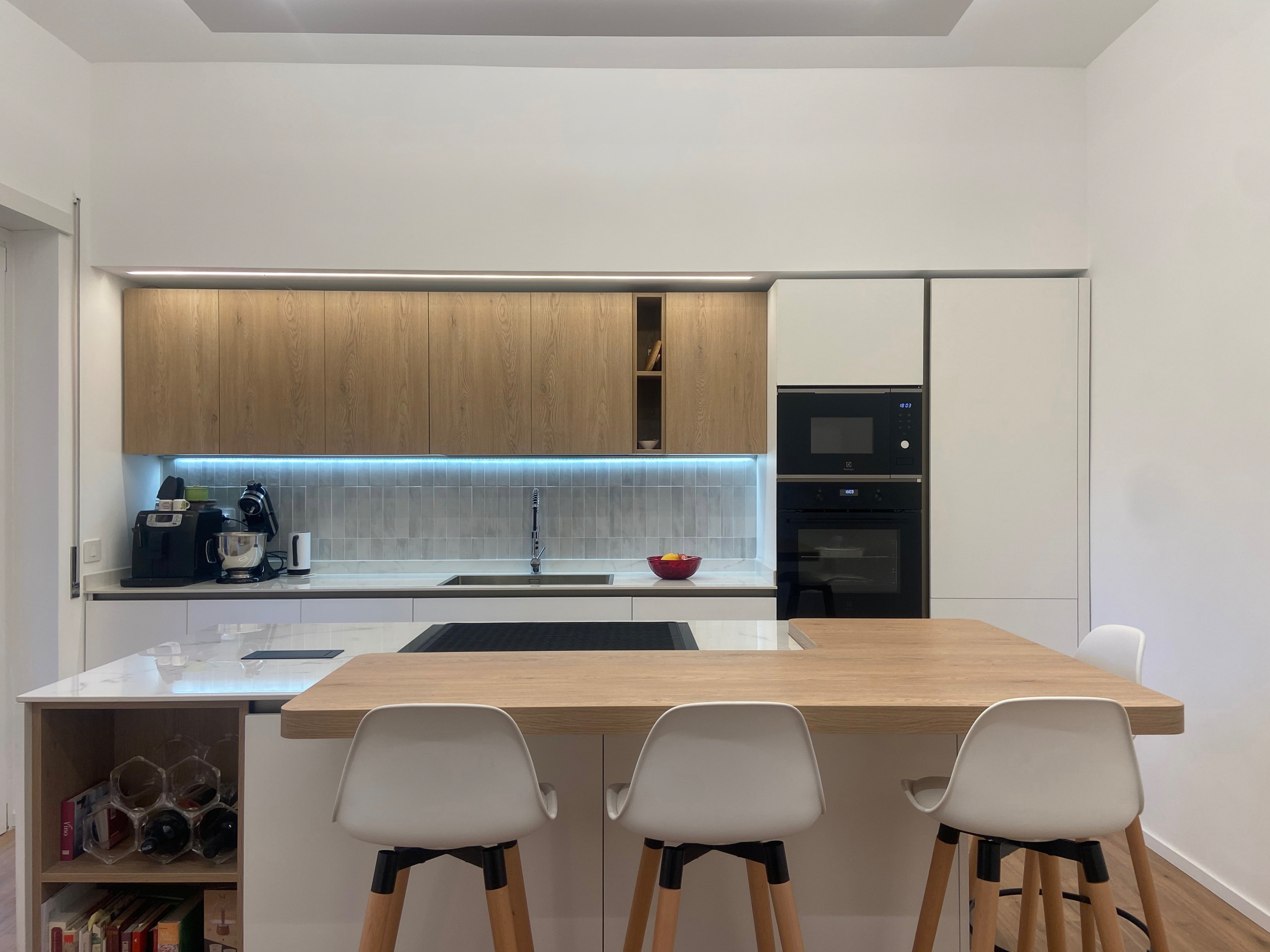 Quattro vetrate industriali nel living
