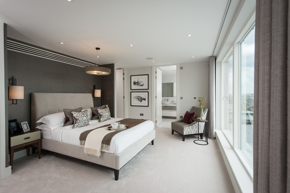 Transitional bedroom in London.