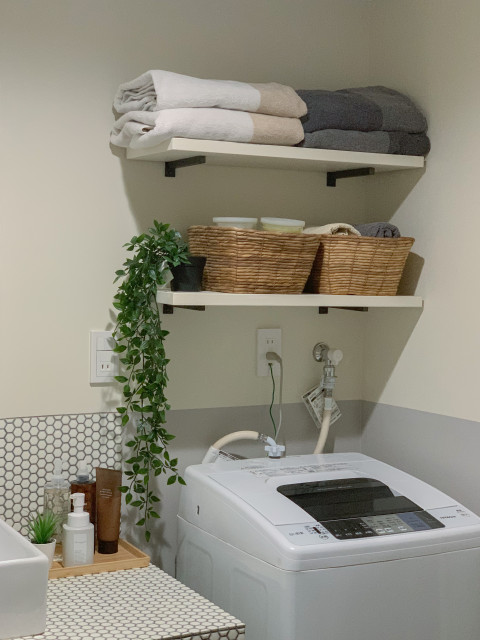 小さな洗面所のリフォーム 他の地域 Heather Brackin Houzz ハウズ