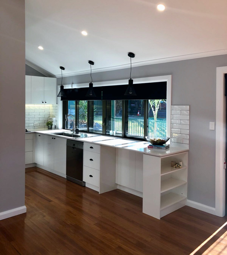 Inspiration for a mid-sized modern u-shaped separate kitchen in Gold Coast - Tweed with white cabinets, quartz benchtops, white splashback, subway tile splashback and no island.