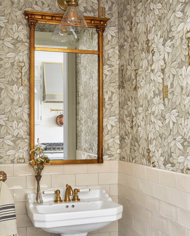 Home design - transitional home design idea in Chicago