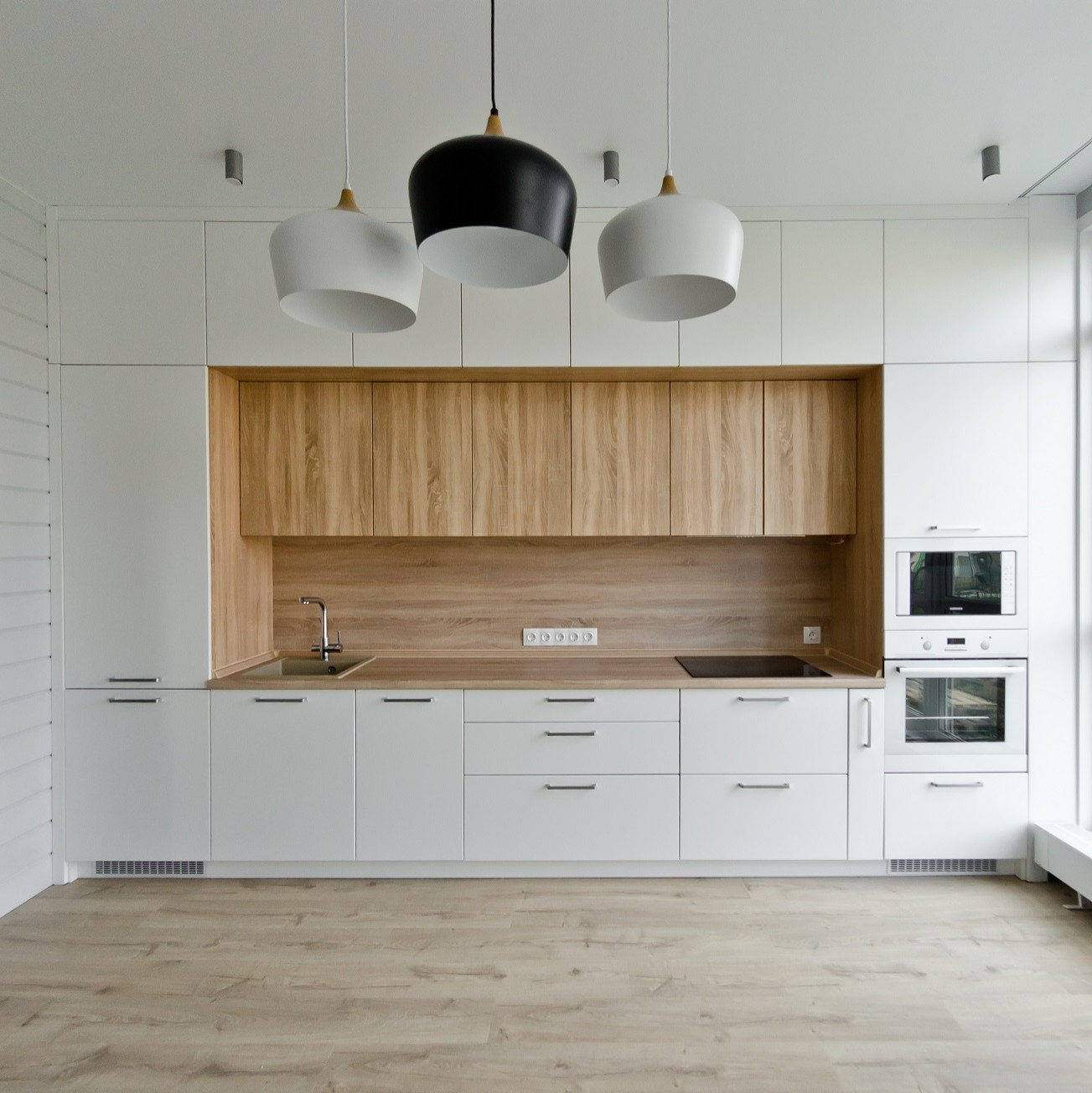 Белая кухня в скандинавском стиле на проспекте Весеннем.