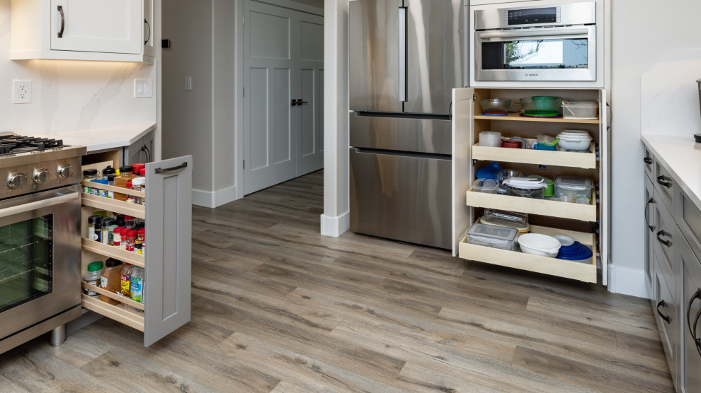 Kitchen - transitional kitchen idea