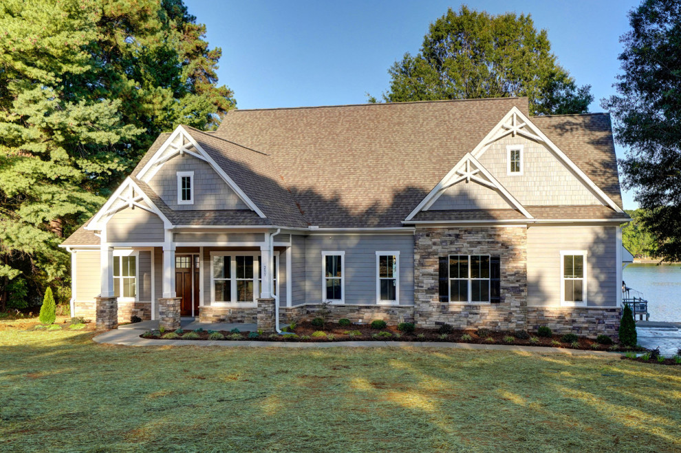 Transitional home design photo in Charlotte