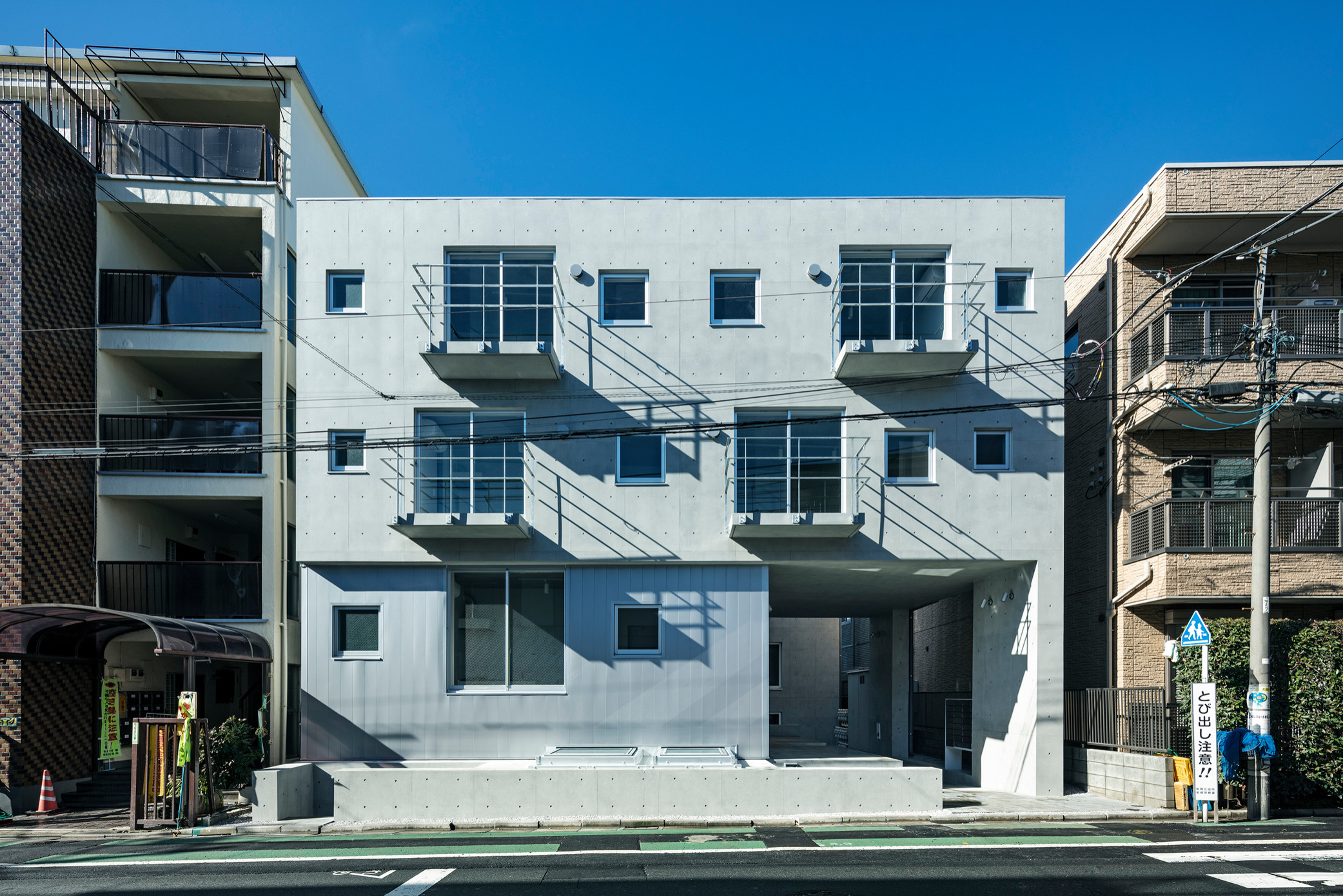 小さなおしゃれな家の外観 アパート マンション の画像 75選 23年1月 Houzz ハウズ