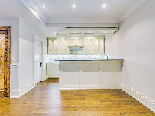 Inspiration for a transitional home design remodel in Toronto
