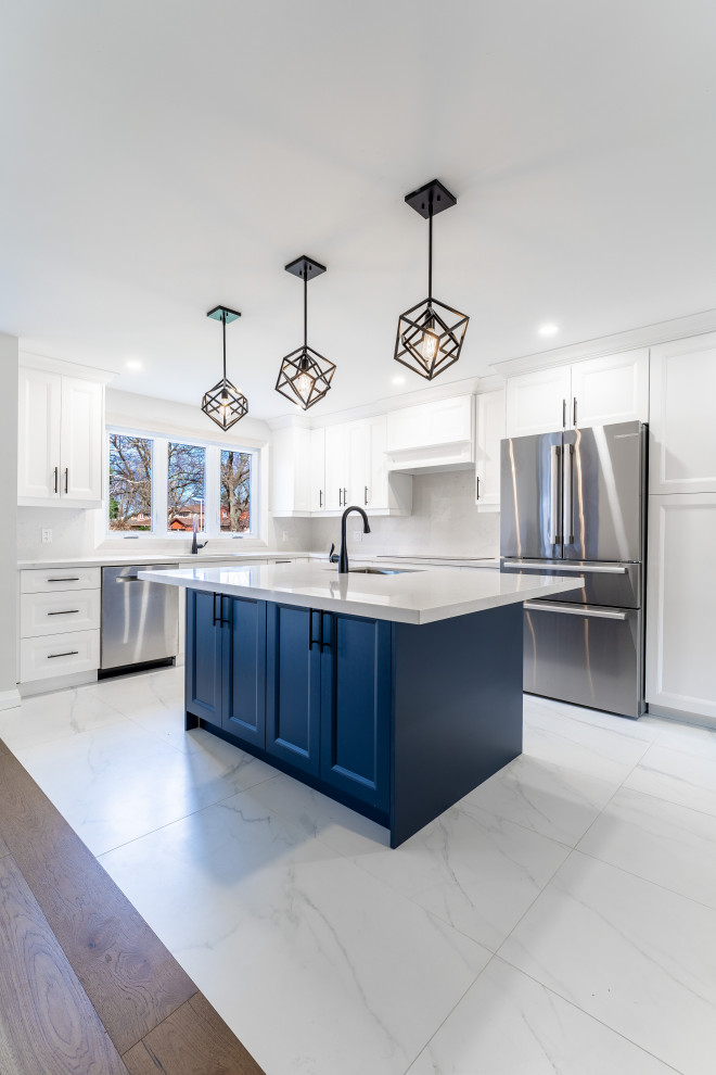 Transitional kitchen photo in Toronto