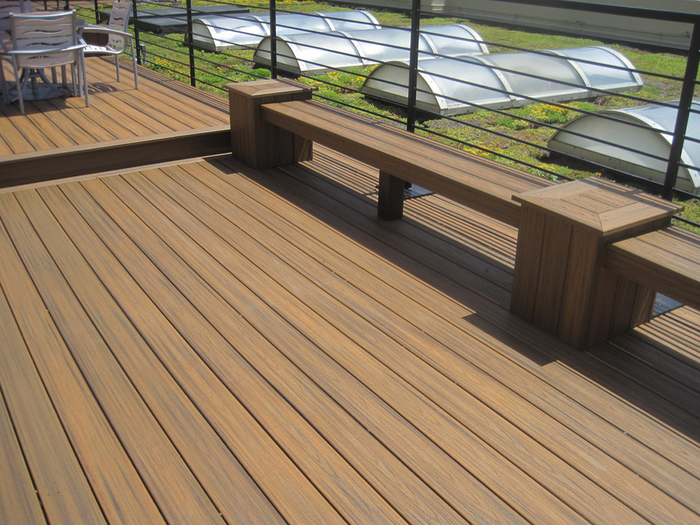 Huge rooftop deck photo in Chicago
