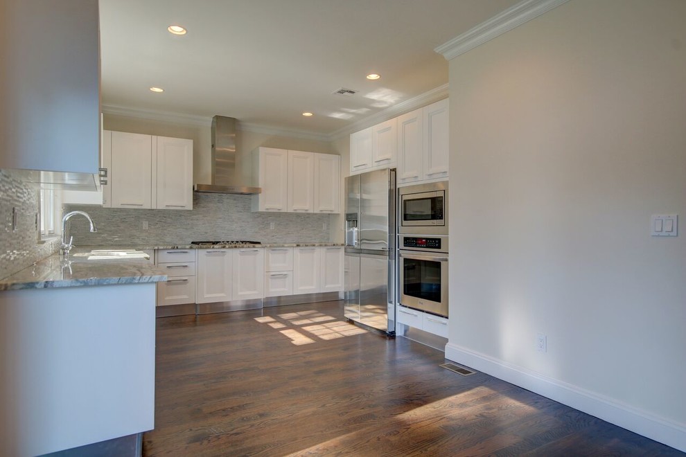 Inspiration for a mid-sized transitional u-shaped brown floor kitchen remodel in New York with shaker cabinets, white cabinets, quartz countertops, gray backsplash and gray countertops
