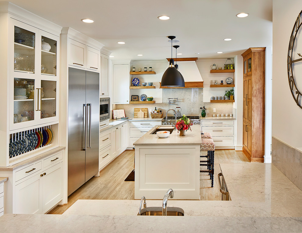 Transitional kitchen photo in Dallas