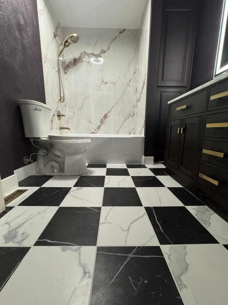 A Moody, Low-Maintenance Bathroom