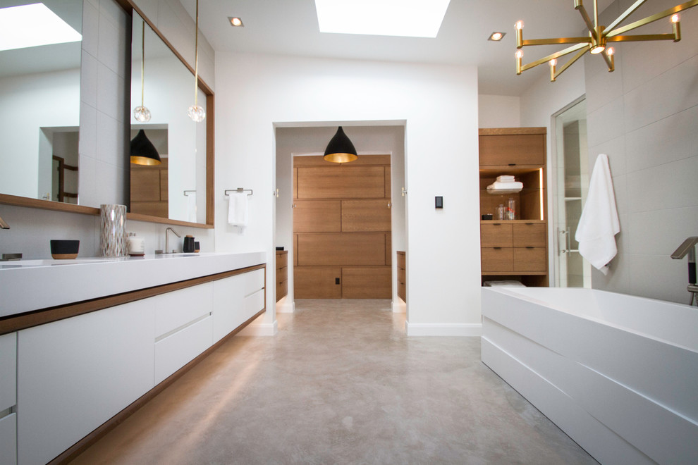 Photo of a large contemporary master bathroom in Salt Lake City with quartzite benchtops.