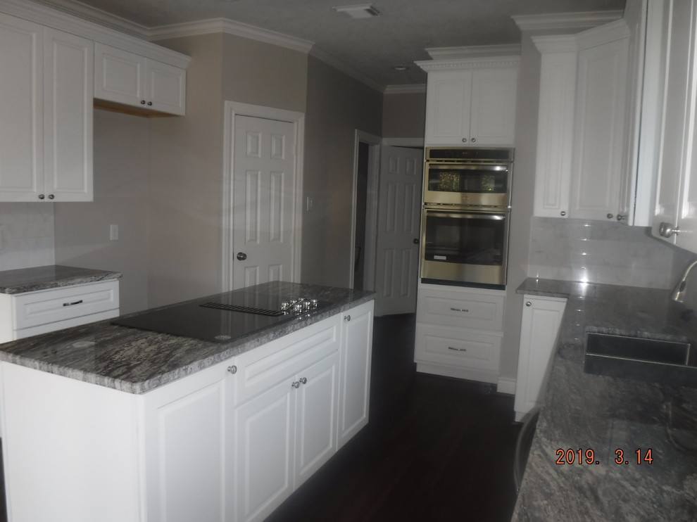 Inspiration for a timeless kitchen remodel in Houston
