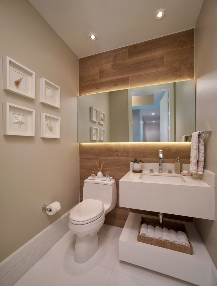 Design ideas for a traditional bathroom in Miami.
