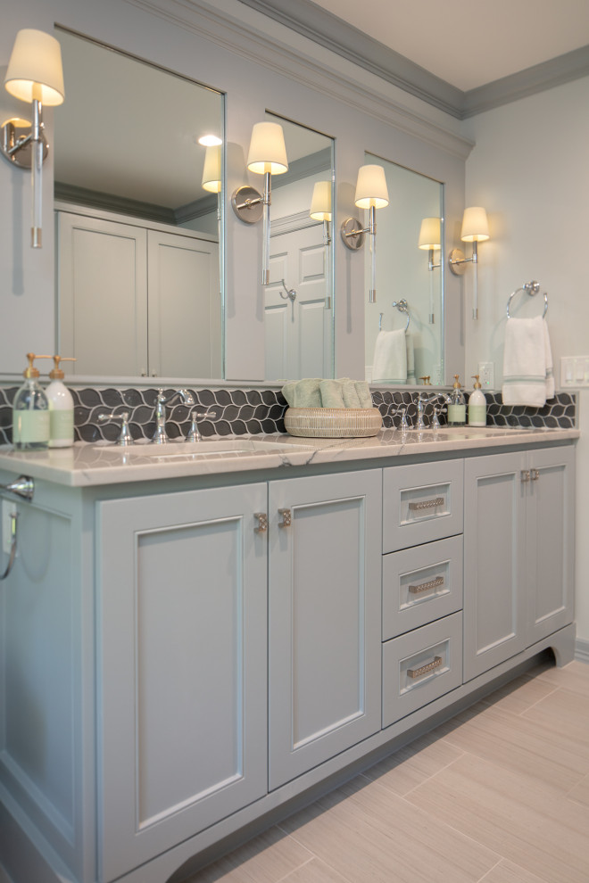Royal Oaks Guest Bathroom