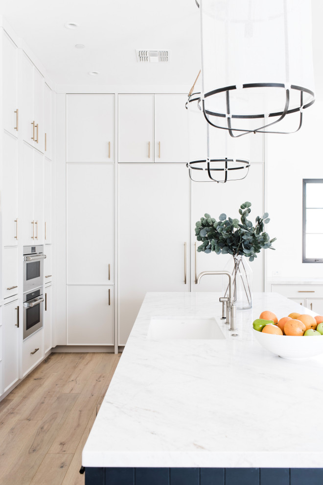 Example of a transitional kitchen design in Phoenix
