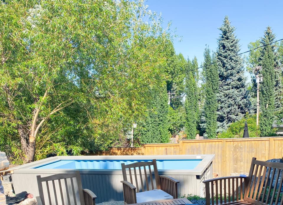 Transitional pool photo in Calgary