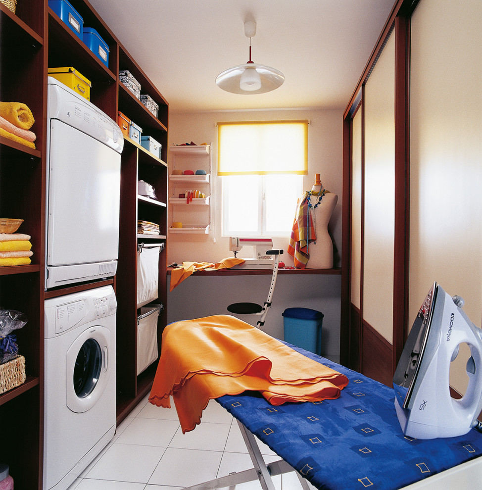 Moderner Hauswirtschaftsraum in Sonstige