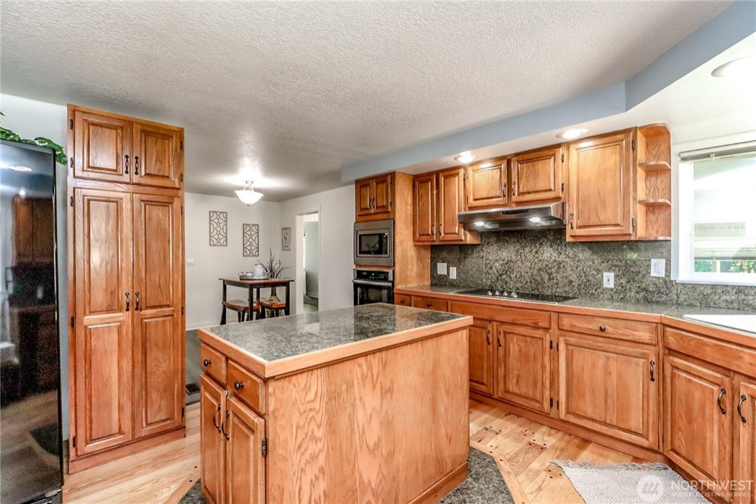 Kitchen - kitchen idea in Seattle