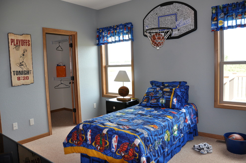 This is an example of a traditional kids' room in Milwaukee.