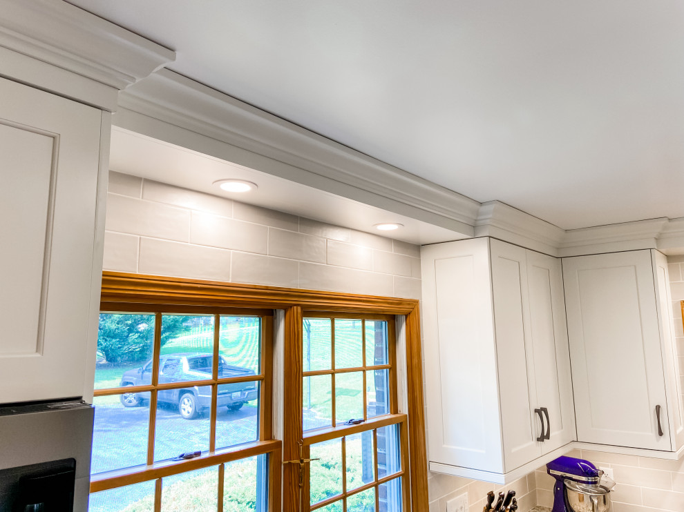 Home design - transitional home design idea in Baltimore