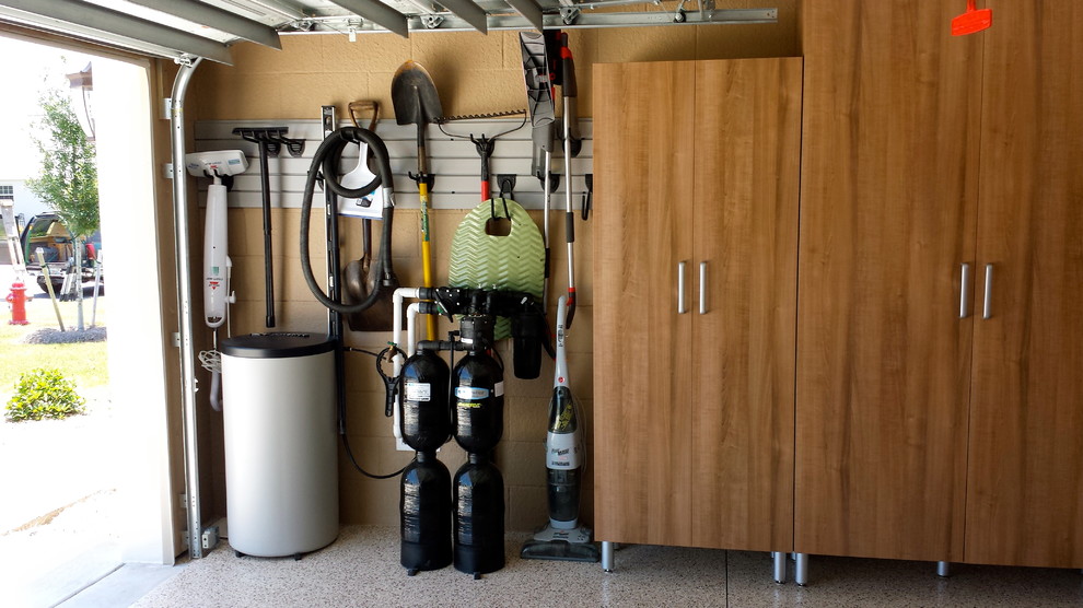 Garage - traditional garage idea in Orlando