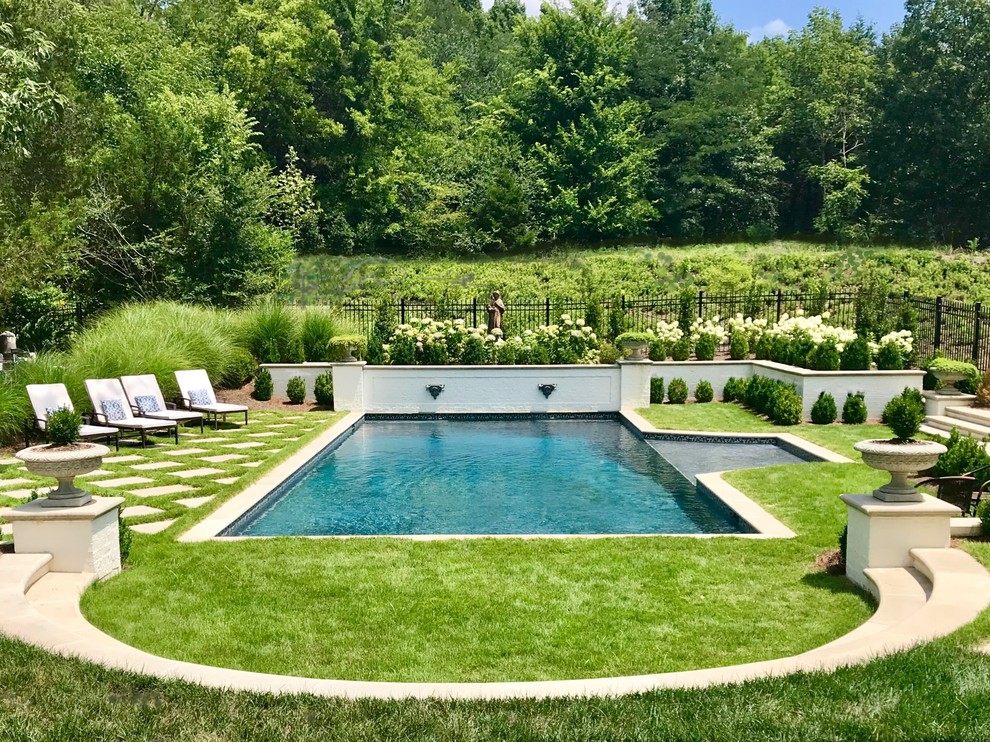 Large transitional pool in Nashville with a water feature.