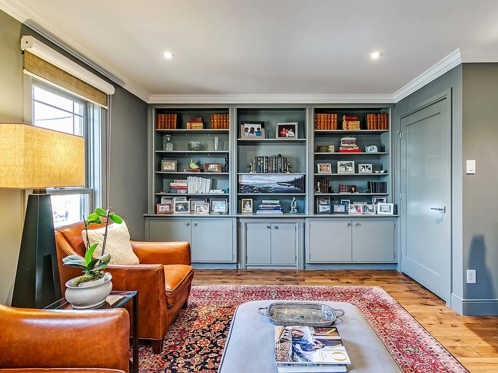 Inspiration for a transitional home design remodel in Toronto