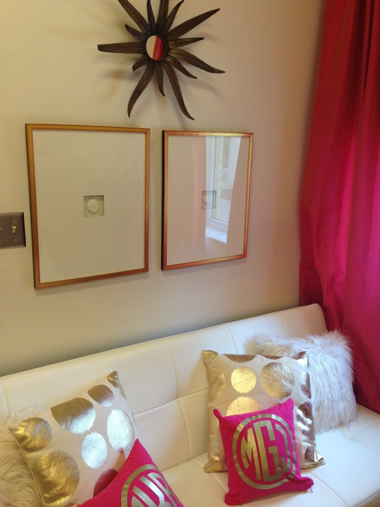 Transitional home design photo in Jackson