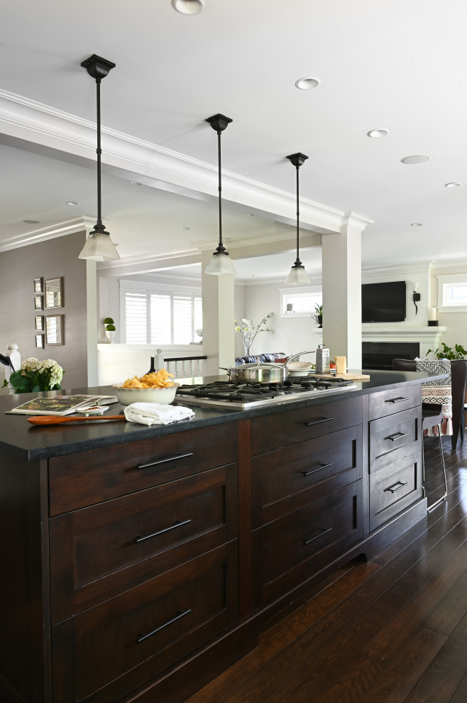 Home design - transitional home design idea in Vancouver